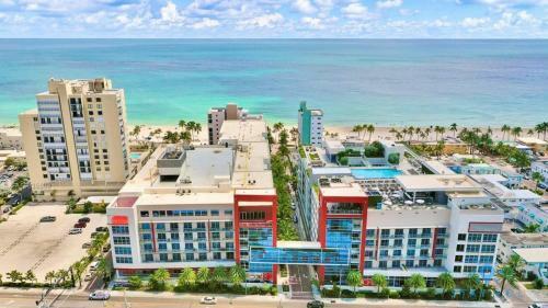 Posada 5 Beachfront Resort Rooftop Pool Hollywood Beach Broadwalk