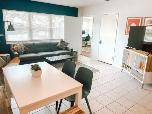 Venice Island - Dog Friendly - Walk To Beach - Work Ready