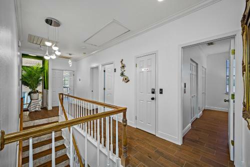Amazing 5br King-pool & Spa A Block From The Bay