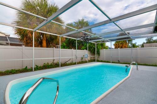 Cozy Oasis Home With Swimming Pool