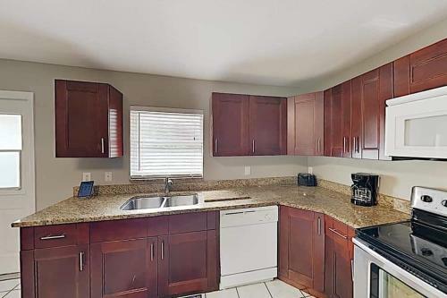 Modern And Cozy Home 10 Mins To Beach
