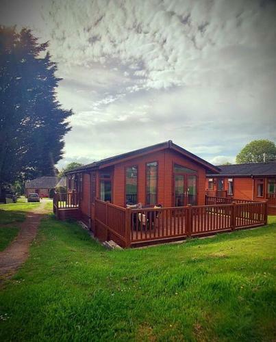 Relaxing 2-bedroom Holiday Lodge In Cornwall