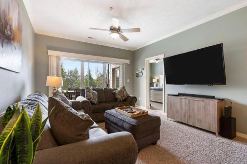 Majestic Condo On The Lake