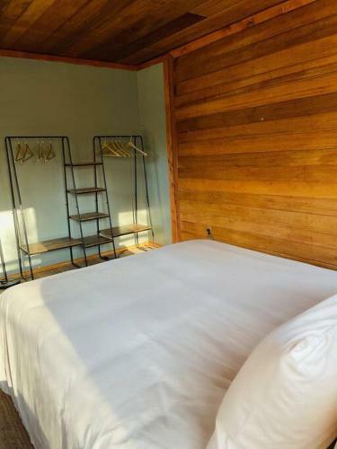 Charming Cottage With Lake Access, Trails, Plus A Jacuzzi!