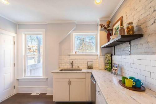 Modern, Gorgeous And Spacious Condo Living