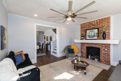 Modern, Gorgeous And Spacious Condo Living