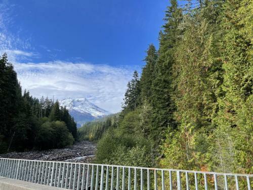 Spacious Riverside A-frame Cabin W/ Mt Baker Views