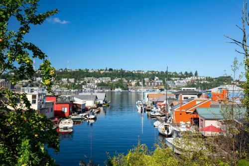 Waterfront Rooftop Deck On Lake Union 3br 3ba Extended Stay