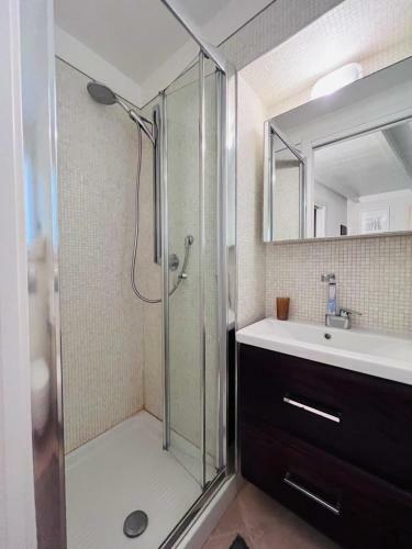 Lovely 2 Bed Apartment In Central St Tropez
