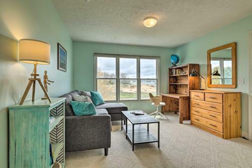 Apartamento Manistee Condo With Deck 300 Ft To Beachfront!