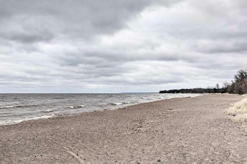 Charming Home Less Than One Block To Lake Superior!