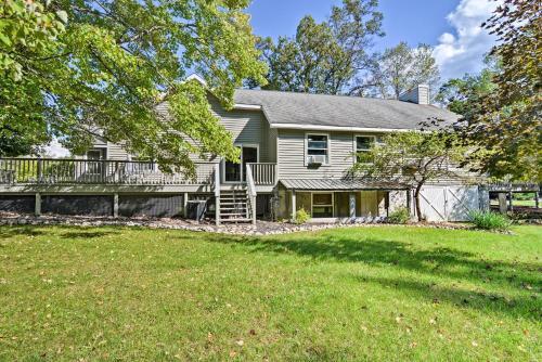 Roscommon Home With Deck, 7 Mi To Higgins Lake!