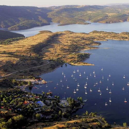 Hostal El Lago
