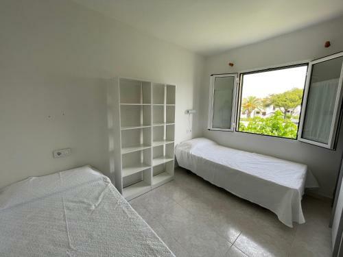 Apartamento de 2 Dormitorios Con Piscina - Mitjana