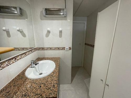 Apartamento de 2 Dormitorios Con Piscina - Mitjana