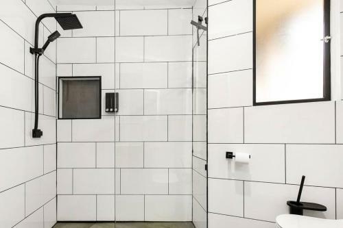Apartamento Watt's Up Doc Sleeps 2 Modern Wifi Parking