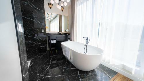 Hotel Mount Alverno Luxury Resorts