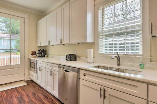 Lovely Mobile Retreat With Deck And Front Porch!