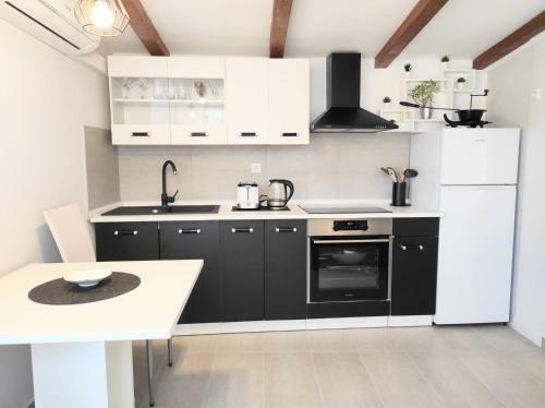 Holiday Home Zlopoje