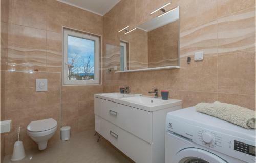 Awesome Apartment In Vrboska With 2 Bedrooms