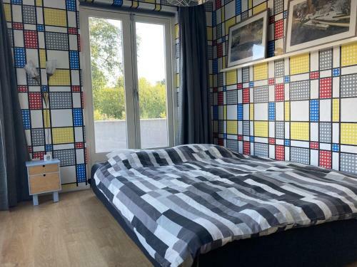 Huis Met de Enorme Boom