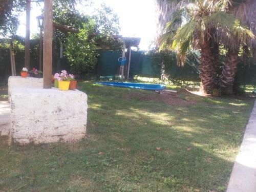 Monta�as, Vinos Y Chacras de Coria