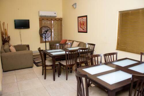 Hotel Jayliz Lodge Adenta,accra