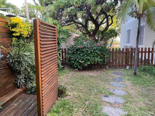 Bungalow "ipom�a" � 2 Pas de La Plage Et Lagon