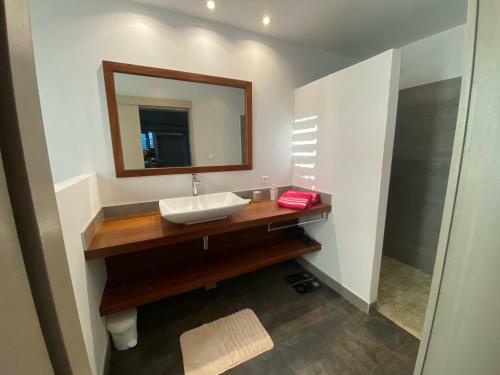 Bungalow "ipom�a" � 2 Pas de La Plage Et Lagon