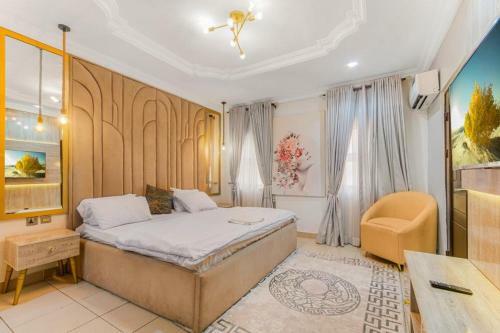 Cheerful & Colourful 3bedroom Apartment