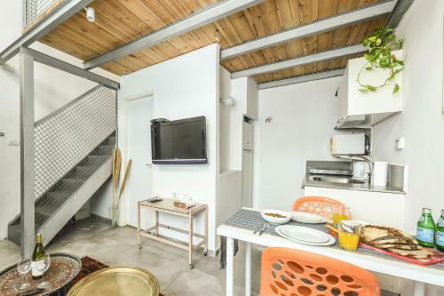 Cozy Maisonette Apartment In Prime Location