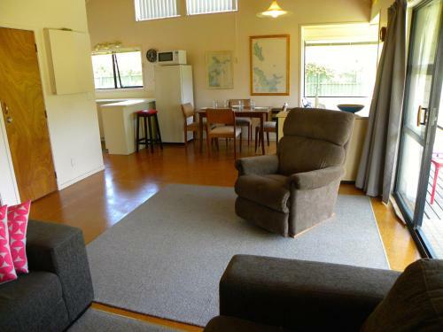 Fun At Wharekaho - Simpsons Beach Holiday Home