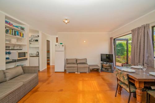 Tui Cottage - Hahei Holiday Bach