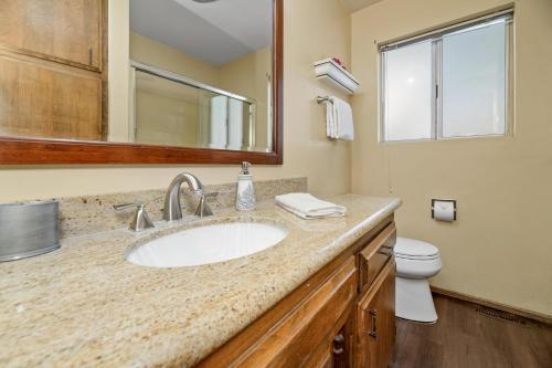 Lakeview Cozy Retreat