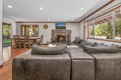 Lakeview Cozy Retreat