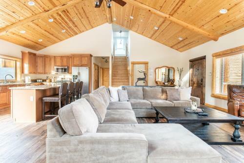 49 - Fawn Trail Lodge Home