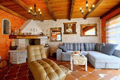 Romantic Villa Leon With Private Pool & 5 Bedrooms