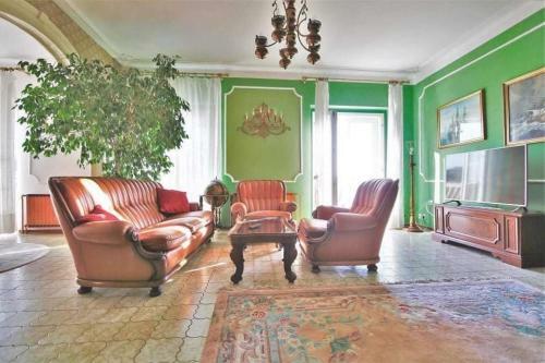 Captain's Luxury Apartment Directly On The Sea