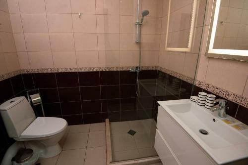Romantic Getaway 1-bd Apartment With Sea View