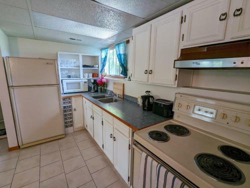 Apartamento Two Bedroom Basement Suite
