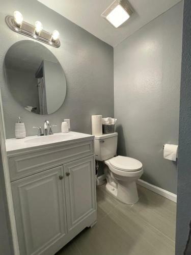 Hostal Spacious Suite With Private Entry
