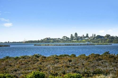 Waterview- Queenscliff, Bay Views, Pet Friendly