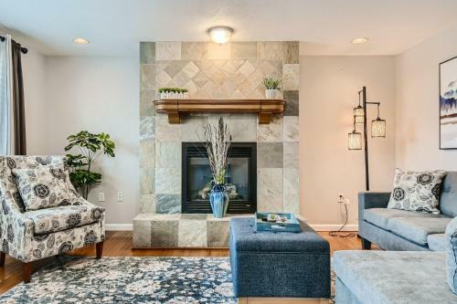 6913 W 71st Place