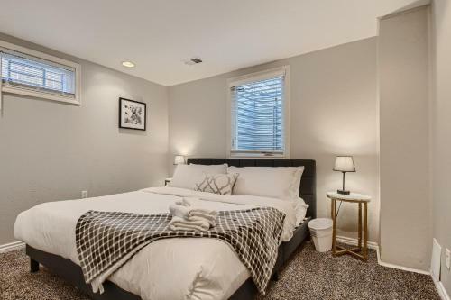 6913 W 71st Place