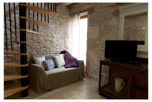 Domaine De La Grange Aux D�mes