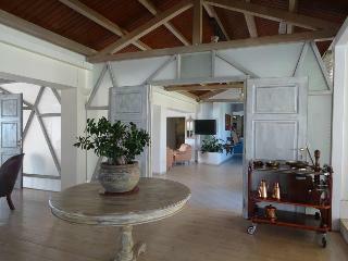 Ianos Hotel
