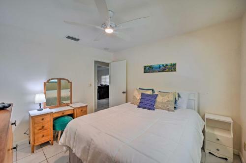 Bright Family Home, Walk To Vanderbilt Beach!
