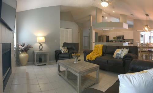 Pure Paradise - Private Villa With Heated Pool - Sleeps 8