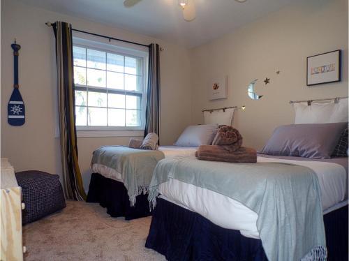 Unique Spacious Quiet Lakefront Villa W Pool 3 Months Stay Min