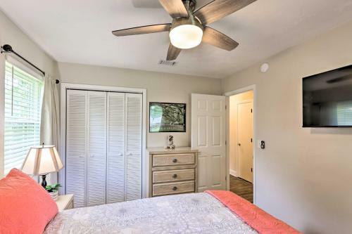 Bright Tallahassee Retreat With Lanai And Yard!